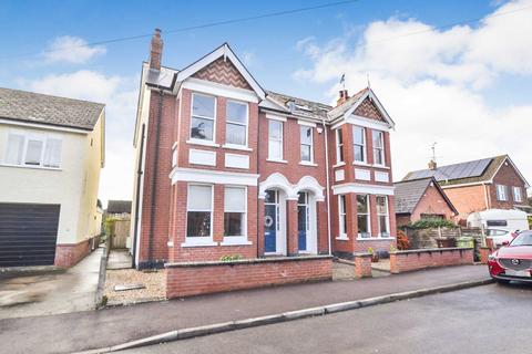 8 Coronation Road, Prestbury, Cheltenham, GL52 3DA