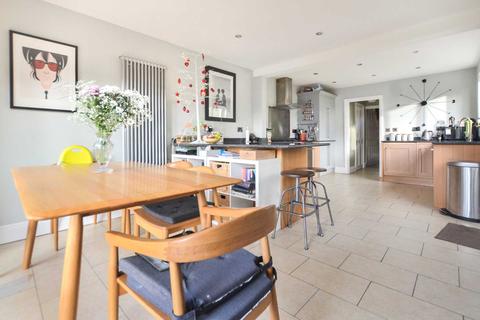 8 Coronation Road, Prestbury, Cheltenham, GL52 3DA
