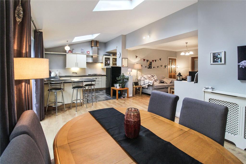 Green Lane, Maghull, Liverpool, L31 3 bed semidetached house £280,000