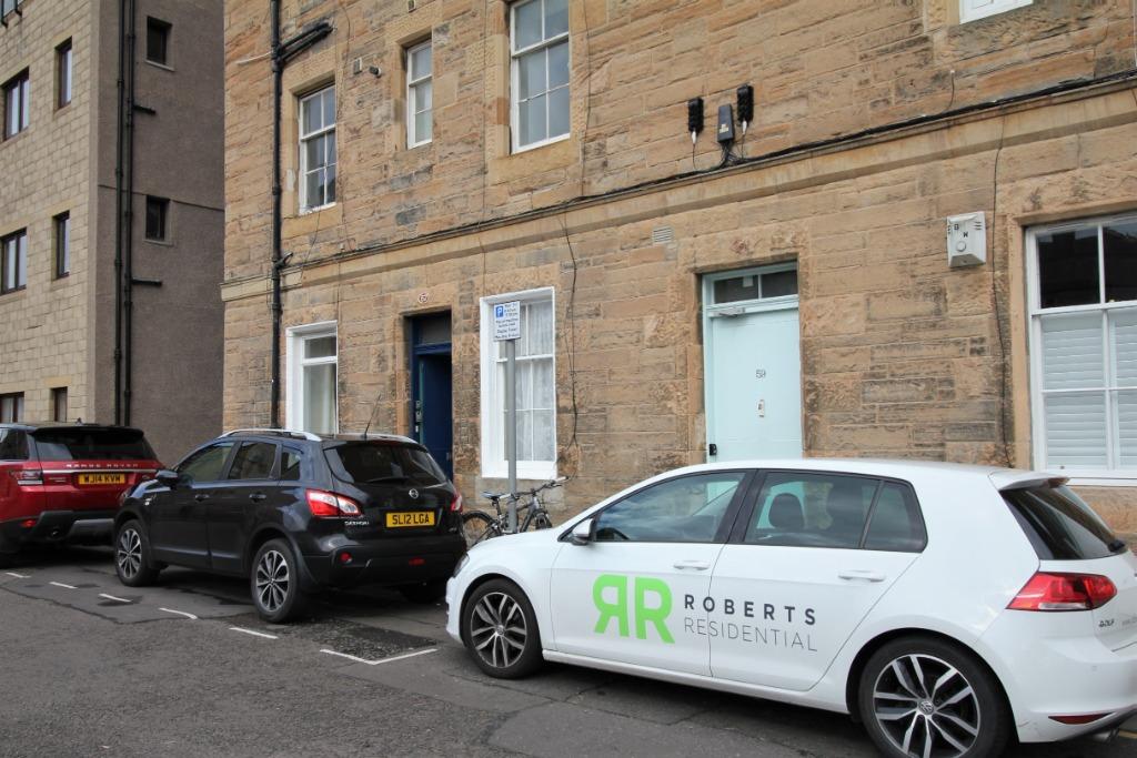 St Leonards Hill, South Side, Edinburgh, EH8 1 bed flat £850 pcm (£