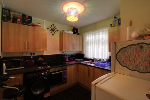 2 bedroom flat to rent, South Croydon, Surrey CR2