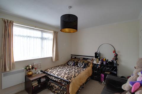 2 bedroom flat to rent, South Croydon, Surrey CR2