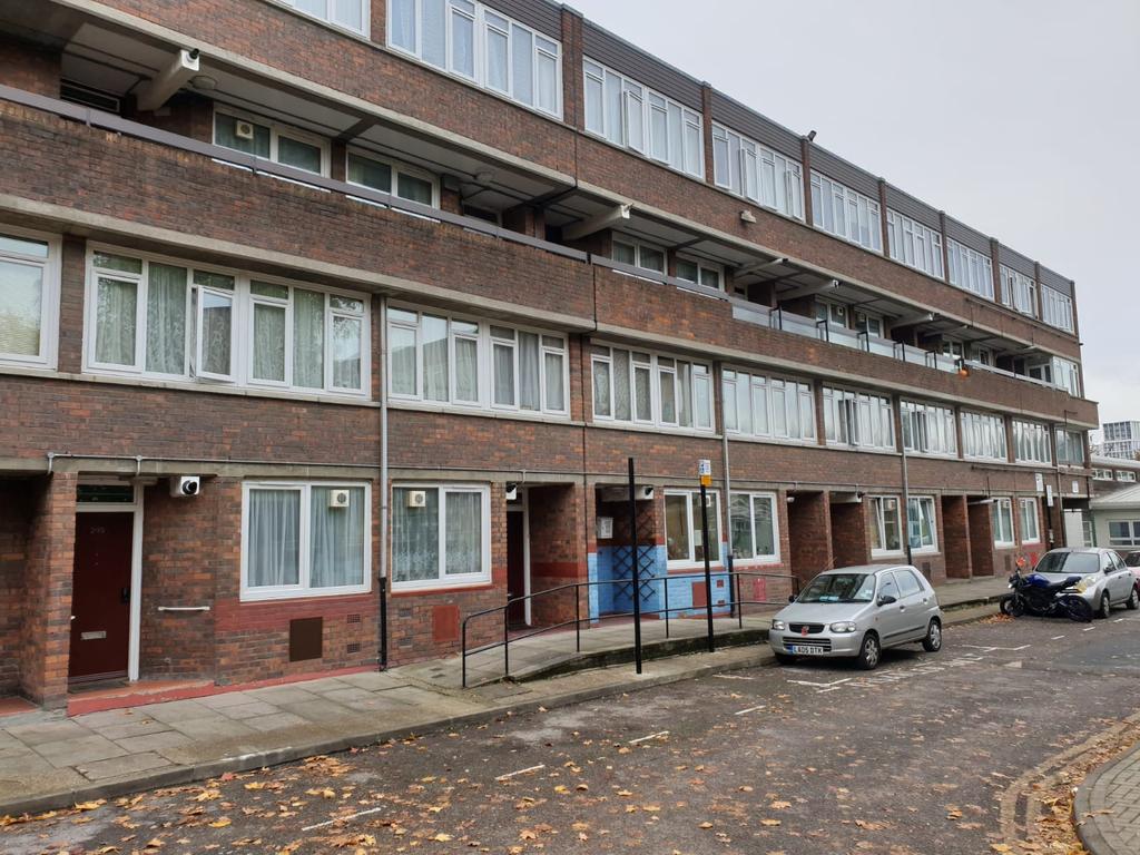 Carey Gardens, London, sw8 3 bed flat for sale £465,000