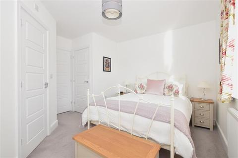 24 Brook Close, Nutbourne, Chichester, PO18 8FY