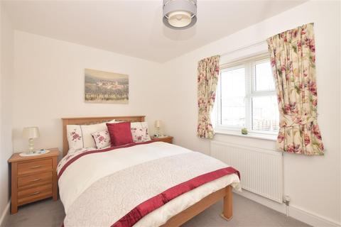 24 Brook Close, Nutbourne, Chichester, PO18 8FY