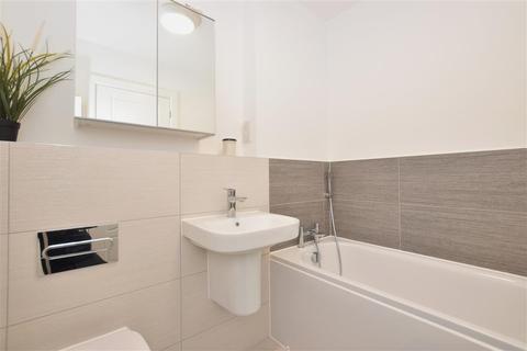 24 Brook Close, Nutbourne, Chichester, PO18 8FY