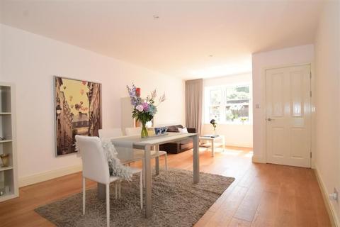 6 The Mews, Twickenham, TW1 1RF