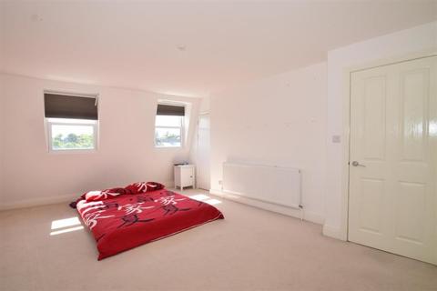 6 The Mews, Twickenham, TW1 1RF