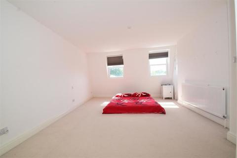 6 The Mews, Twickenham, TW1 1RF