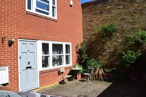 6 The Mews, Twickenham, TW1 1RF