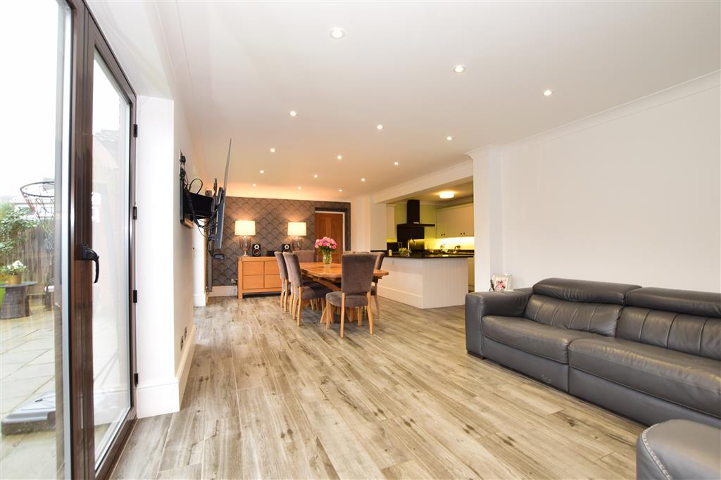 Lambourne Drive, Kings Hill, West Malling, Kent 5 bed detached house