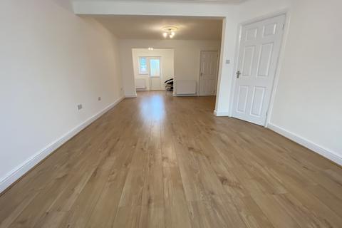 36 Rayners Lane, Harrow, HA2 0UB