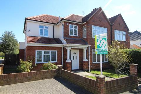 110 Regal Way, Harrow, HA3 0RY
