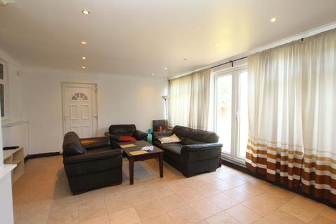 110 Regal Way, Harrow, HA3 0RY