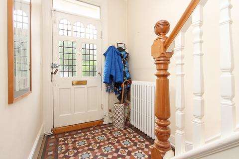 10 Drayton Road, London, W13 0LD