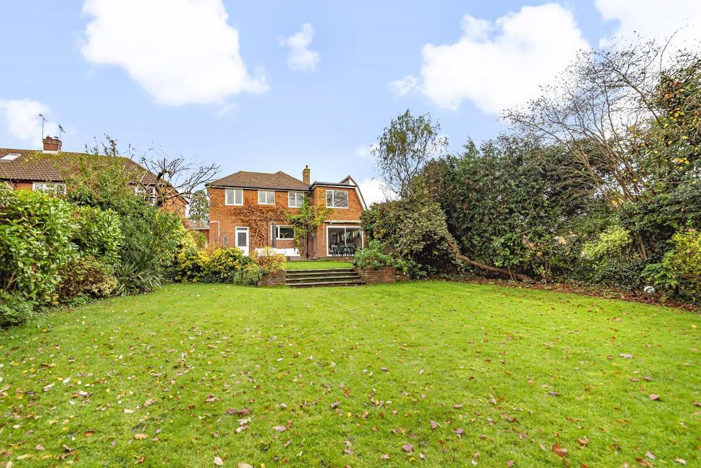 Eastwick Park Avenue, Great Bookham, KT23 4 bed detached house £850,000