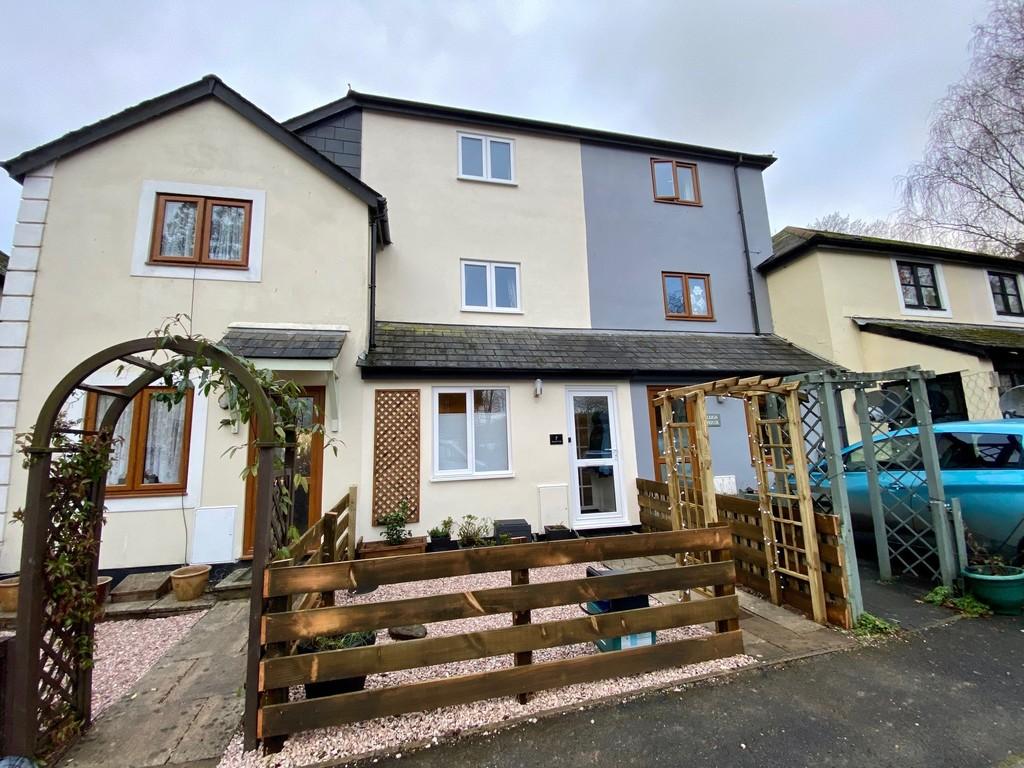 Bossell Park, Buckfastleigh 3 bed terraced house £215,000