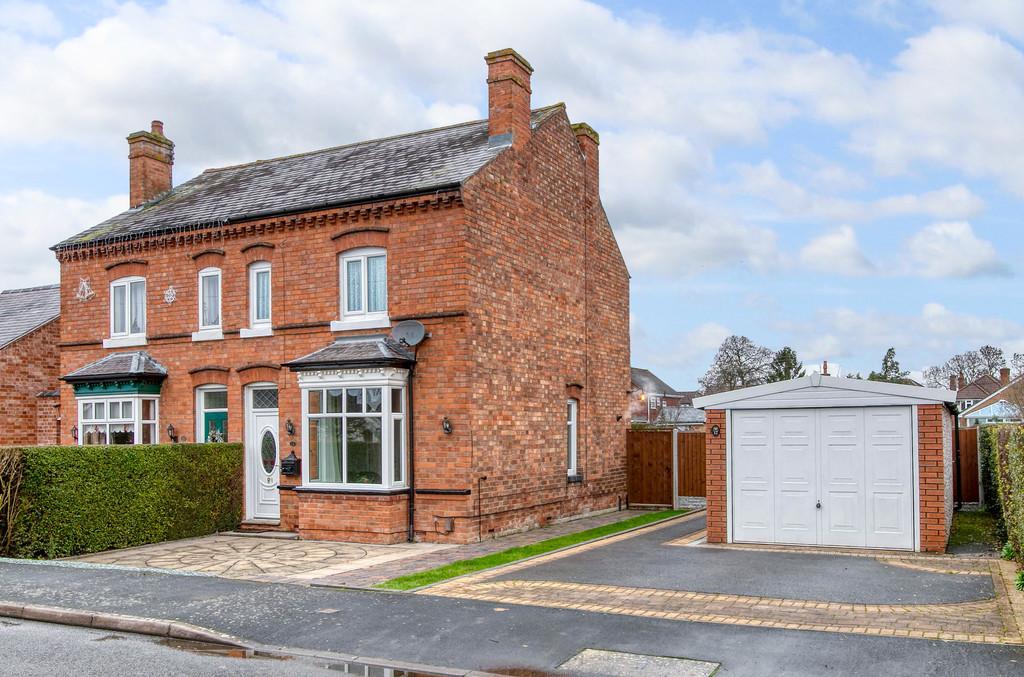 Holt Road, Studley B80 7NX 2 bed semidetached house £325,000