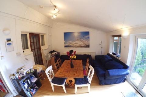 6 bedroom semi-detached house to rent, Westridge Road