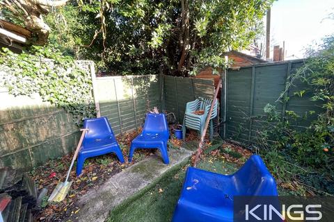 6 bedroom semi-detached house to rent, Westridge Road