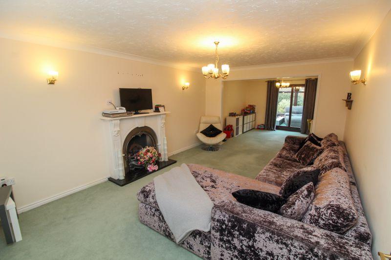 Shakespeare Way, Taverham, Norwich 4 bed detached house £450,000