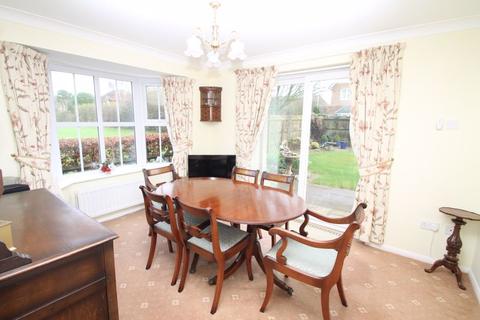 13 De Havilland Close, Hawkinge, Folkestone, CT18 7FE