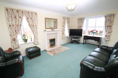 13 De Havilland Close, Hawkinge, Folkestone, CT18 7FE