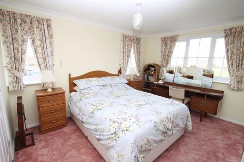 13 De Havilland Close, Hawkinge, Folkestone, CT18 7FE