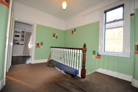 6 Howard Road, New Malden, KT3 4DW