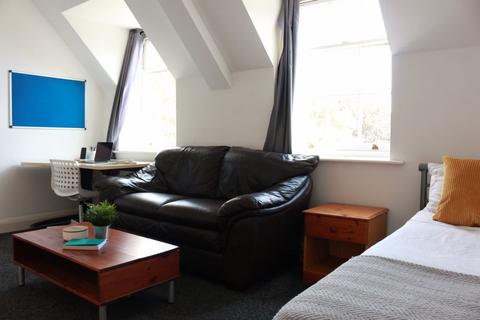 3 bedroom house to rent, Thomas Wyatt Close, Norwich