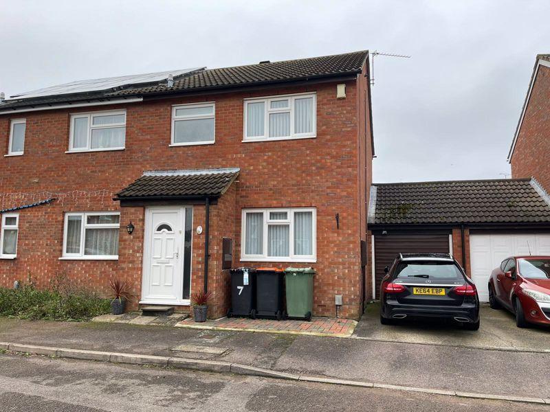 Conway Close,Houghton Regis 3 bed semidetached house £260,000