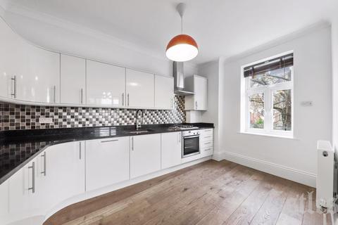 Flat A, 39 Womersley Road, London, N8 9AP