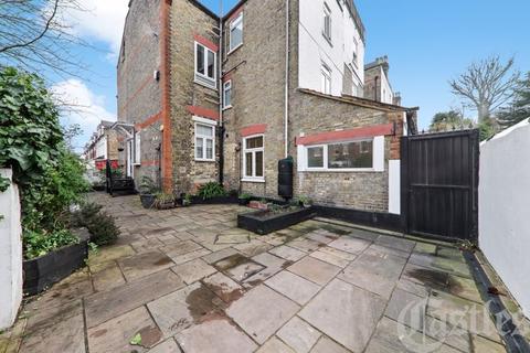 Flat A, 39 Womersley Road, London, N8 9AP