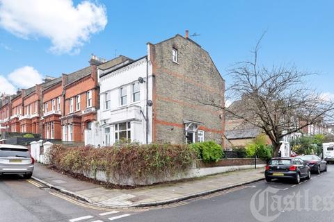 Flat A, 39 Womersley Road, London, N8 9AP