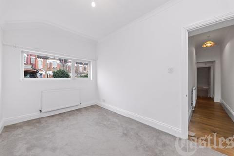 Flat A, 39 Womersley Road, London, N8 9AP