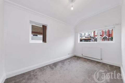 Flat A, 39 Womersley Road, London, N8 9AP