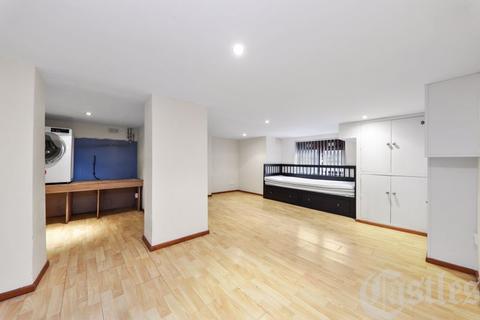 Flat A, 39 Womersley Road, London, N8 9AP