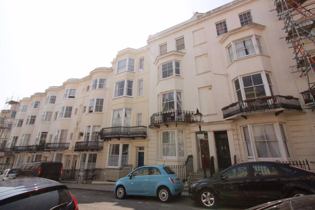 1 Bed Flat, Waterloo Street, Hove 1 bed flat £850 pcm (£196 pw)