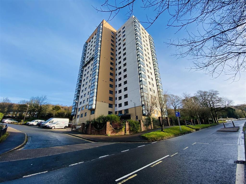 Wheatley Court, Halifax 1 bed flat to rent £450 pcm (£104 pw)