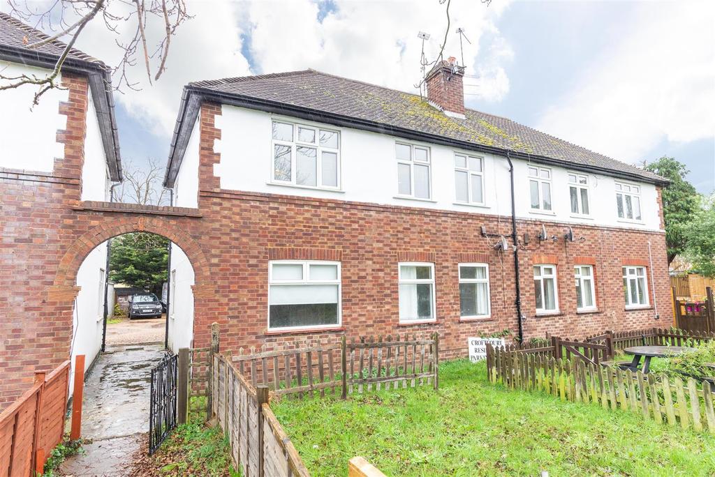 Walton Road, West Molesey 3 bed £350,000