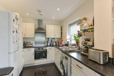 18 Otter Drive, Carshalton, SM5 2FH