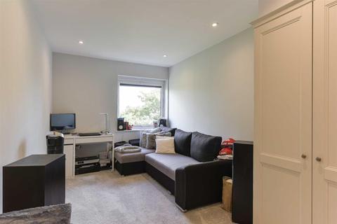 18 Otter Drive, Carshalton, SM5 2FH