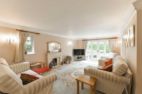 2 Stag Leys Close, Banstead, SM7 3AH