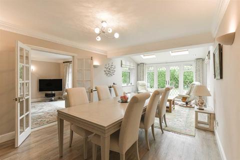 2 Stag Leys Close, Banstead, SM7 3AH
