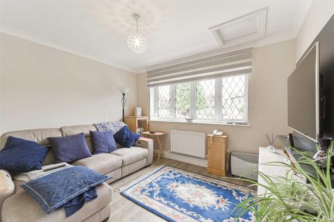 2 Stag Leys Close, Banstead, SM7 3AH
