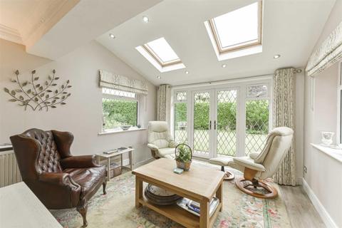2 Stag Leys Close, Banstead, SM7 3AH