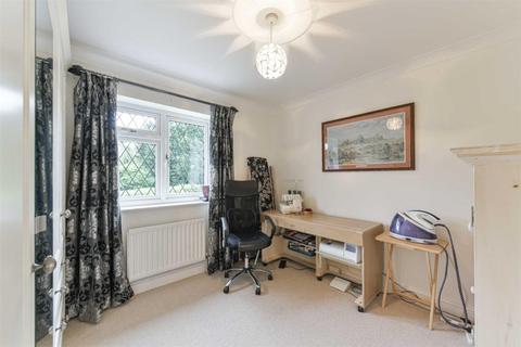 2 Stag Leys Close, Banstead, SM7 3AH