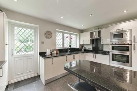5 Delves, Tadworth, KT20 5UF