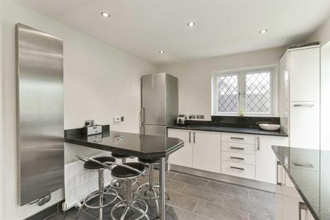5 Delves, Tadworth, KT20 5UF