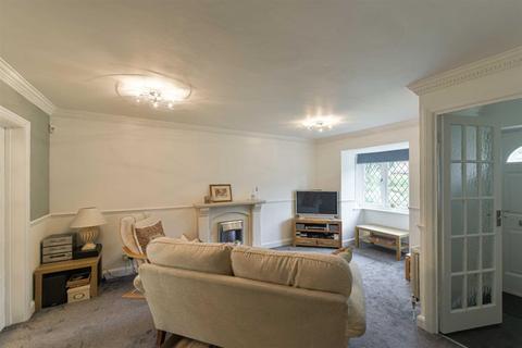 5 Delves, Tadworth, KT20 5UF
